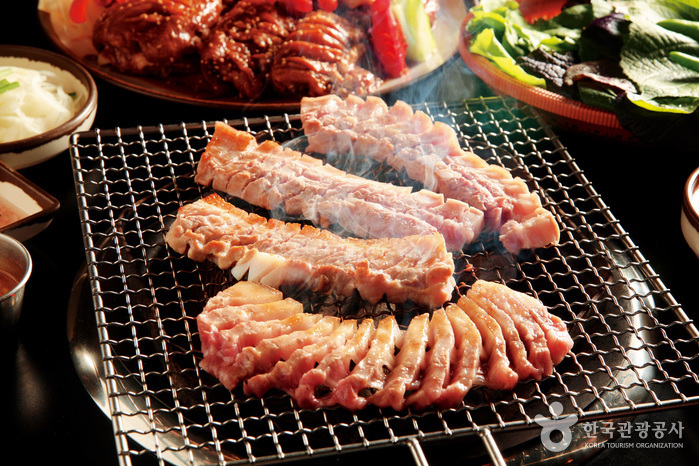 Heukdonga Jeju (흑돈가 제주)