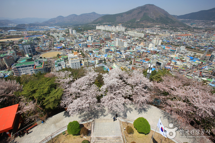 Jehwangsan Park (제황산공원)
