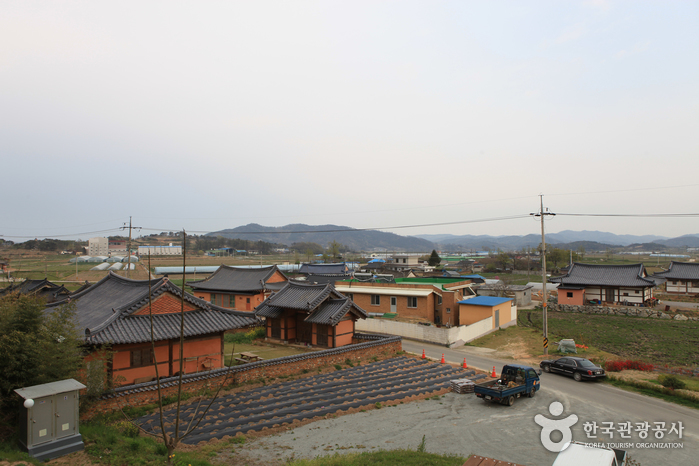 Mopyeong Village (모평마을)
