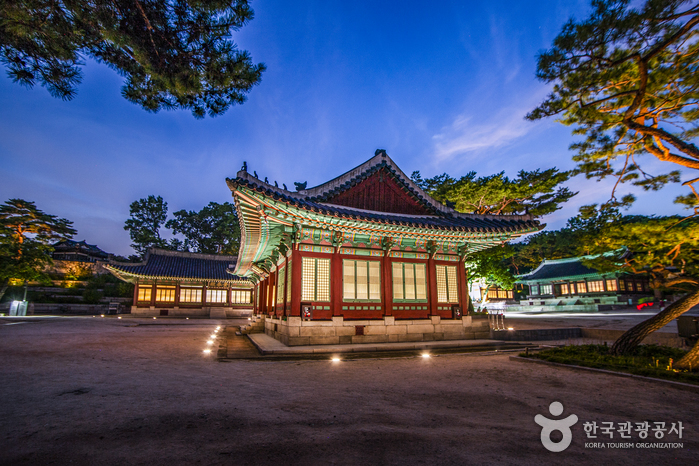 Changgyeonggung Palace (창경궁)