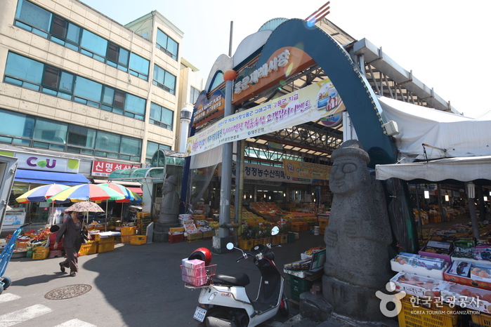 Dongmun Traditional Market (동문재래시장)