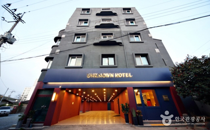 Unknown Hotel (언노운호텔)