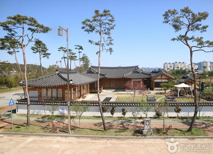 Stay Hwangryong[Korea Quality] / 스테이황룡 [한국관광 품질인증]