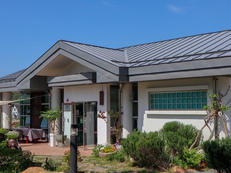 Baegun Teahouse (Lee Han-young Tea Culture Center) (백운차실 (이한영 차문화원))