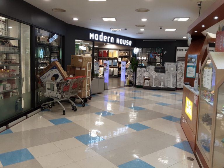 Mh Modern House – Homeplus Gimhae Branch [Tax Refund Shop] (MH 모던하우스 홈플러스김해)