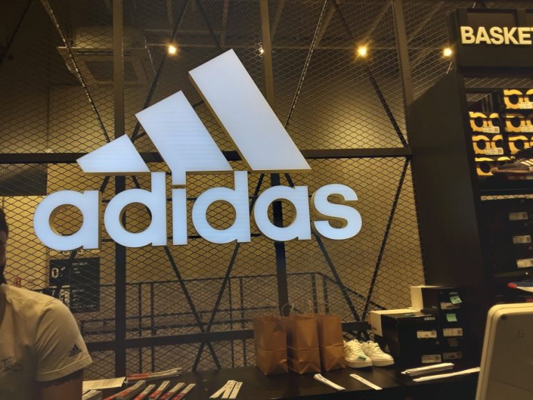 Adidas – Lotte Outlets Gimhae Branch [Tax Refund Shop] (아디다스 롯데아울렛 김해점)