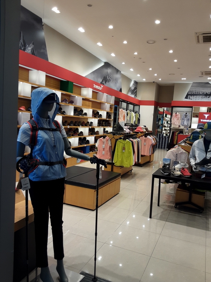 Treksta – Lotte Gimhae Branch [Tax Refund Shop] (트렉스타 롯데김해)