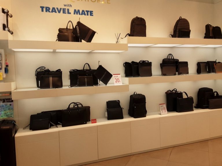 Louis Quatorze Bags – Lotte Gimhae Branch [Tax Refund Shop] (루이까또즈 가방 롯데김해)