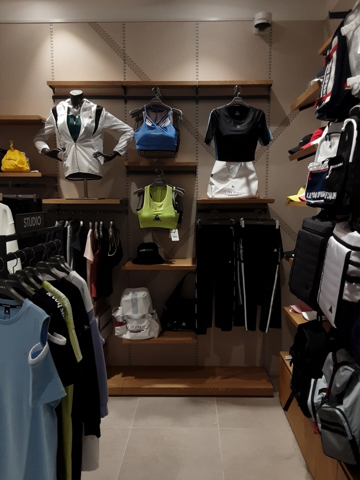 Le Coq Sportif – Lotte Namak Branch [Tax Refund Shop] (르꼬끄 롯데남악)