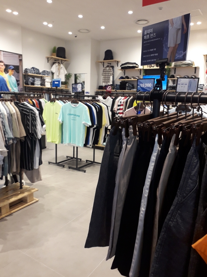 TBJ – Lotte Mall Gunsan Branch [Tax Refund Shop] (TBJ 롯데몰군산)