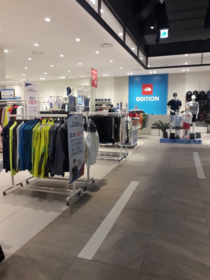 The North Face – Lotte Mall Gunsan Branch [Tax Refund Shop] (노스페이스 롯데몰군산)