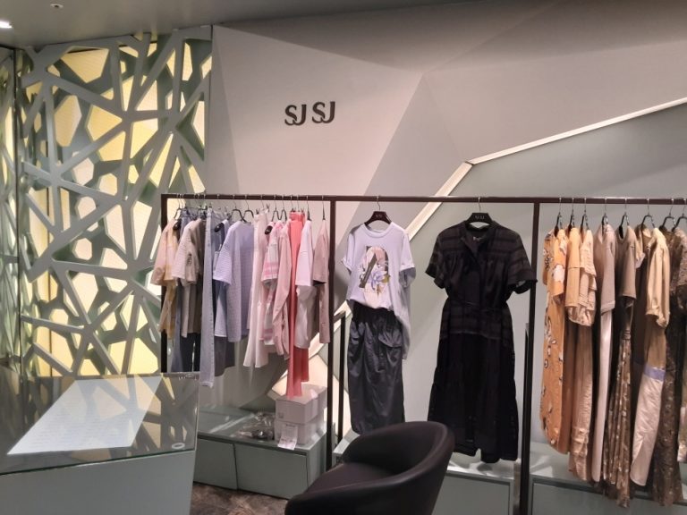 SJSJ – Lotte Changwon Branch [Tax Refund Shop] (SJSJ 롯데창원)