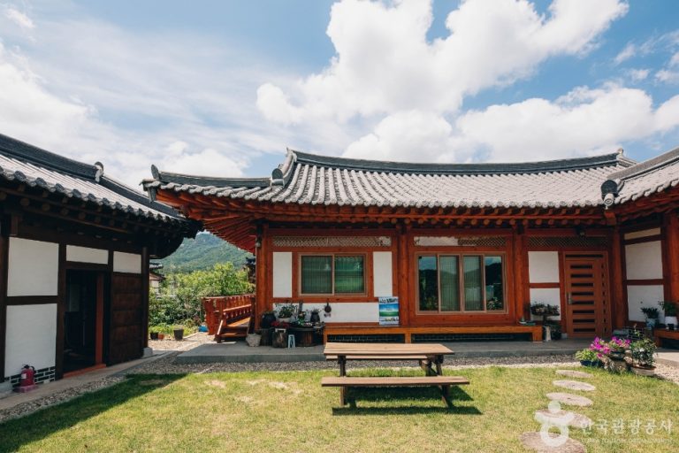 Nestle for You and I[Korea Quality] / 너와 나의 둥지[한국관광 품질인증]