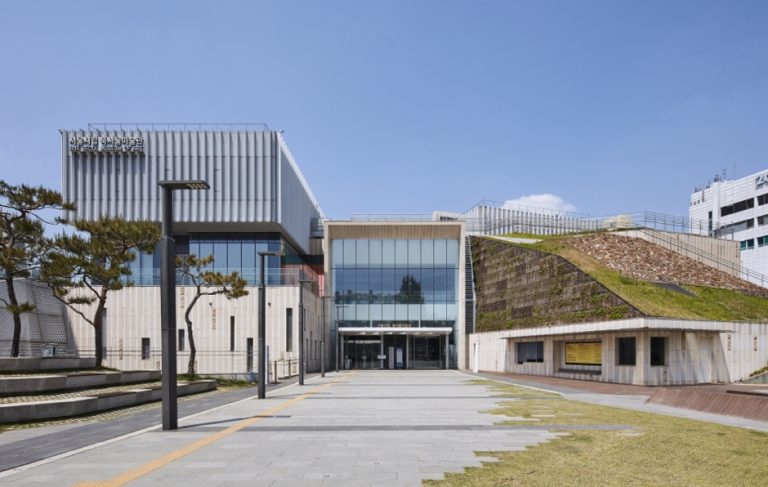 Seoul Museum of Art (SeMA) (서울시립 북서울미술관)