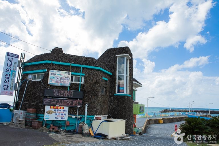 Pyoseon Sehwa Haenyeoui Jip (표선세화해녀의집)