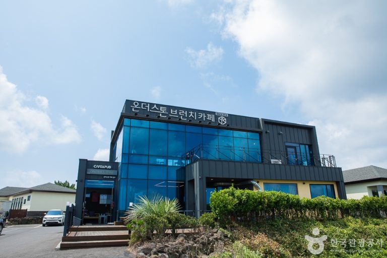 On the Stone Brunch Café Jeju Seongsan Branch (온더스톤브런치카페 제주성산점)