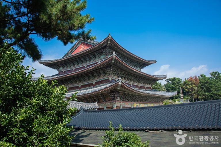 Jeju Yakcheonsa Temple (약천사(제주))