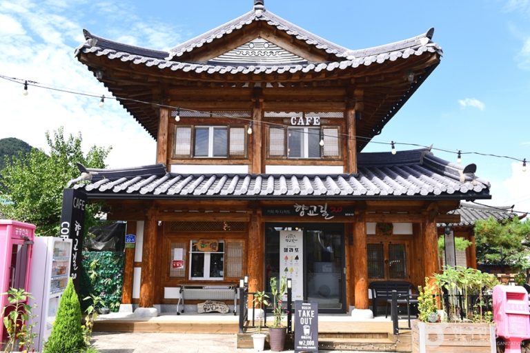 Hyanggyo-gil 20 Café (향교길20카페)