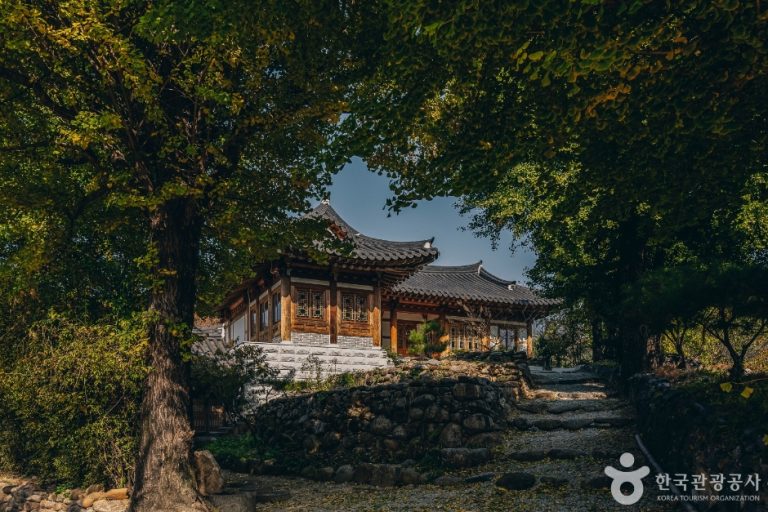Jirisan Hanok Village (지리산한옥마을)