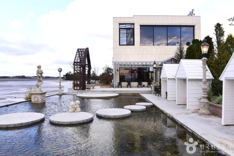 Muan 879 (무안 879)