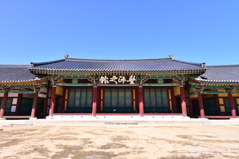 Jeonju Pungpaejigwan Guesthouse (전주 풍패지관 (전주객사))