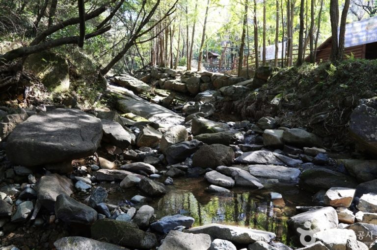 Dalcheongyegok Valley (Changwon) (달천계곡(창원))