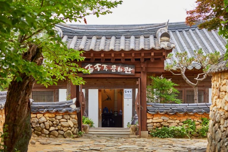 Solsongju Cultural Center (솔송주문화관)