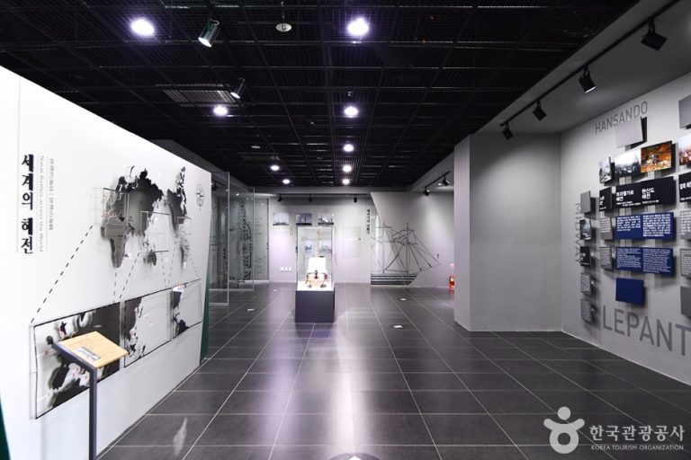 The Battle of Myeongnyang Memorial (명량대첩해전사 기념전시관)
