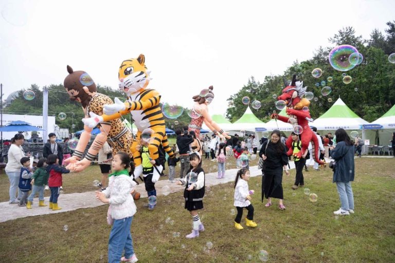 Haenam Dinosaur Festival (해남 공룡대축제)