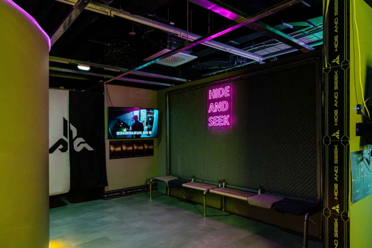 HIDE AND SEEK – Ssamzigil Branch (하이드앤시크 쌈지길점)