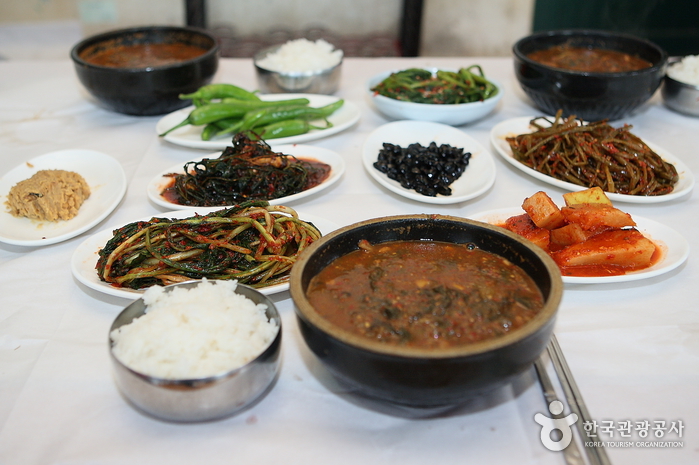 Yogbo Halmaejip (Dongbaek Sikdang) (욕보할매집(동백식당))