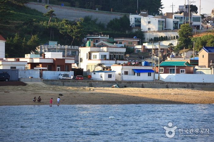 Tongyeong Suryuk Beach (수륙해수욕장)