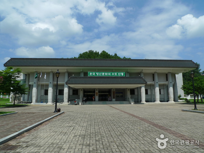 Andong Folk Museum (안동민속박물관)