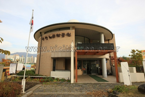 Pak Kyongni House (박경리문학공원)