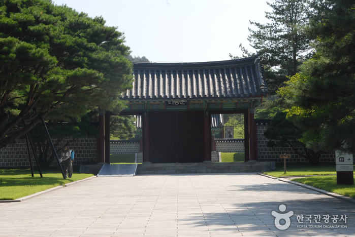 Tomb of Seven Hundred Patriotic Martyrs (Geumsan) (금산 칠백의총)