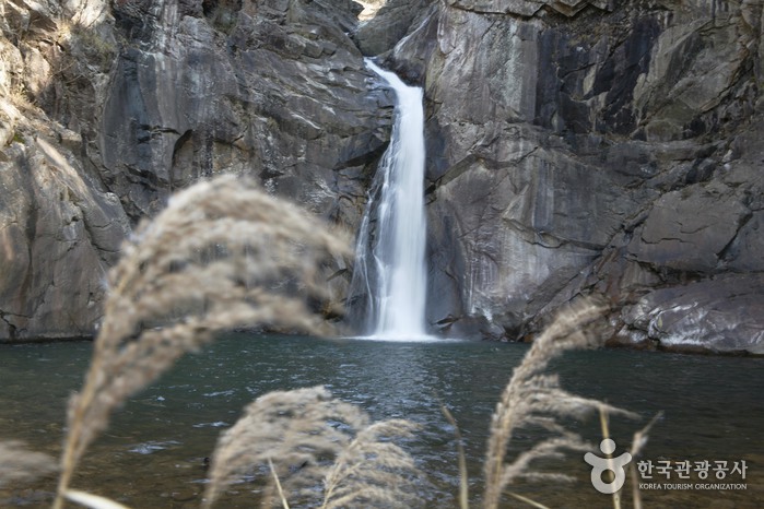 Sambuyeonpokpo Falls [UNESCO Global Geopark] (삼부연폭포 (한탄강 유네스코 세계지질공원)