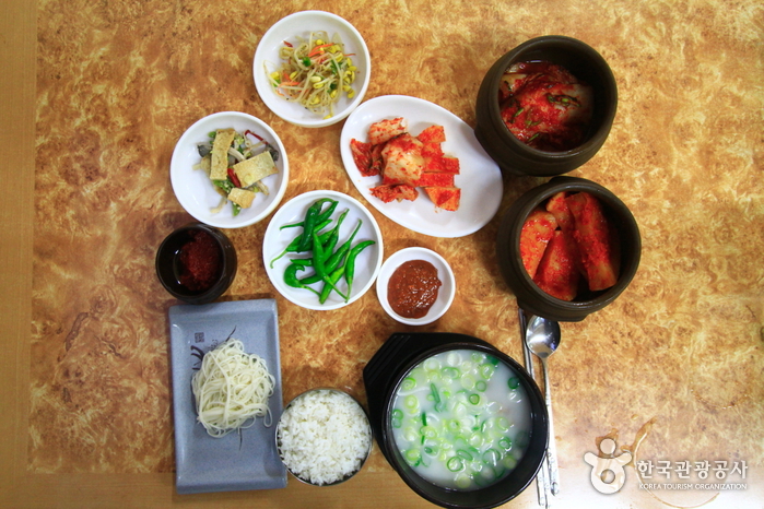 Goryeo Seolleongtang Haejangguk (고려설렁탕해장국)