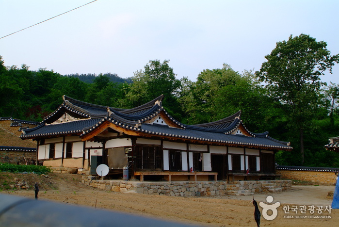 Head House of Pansagongpa Branch of Pyeongsan Sin Clan (청송 평산신씨 판사공파 종택과 분가 고택)