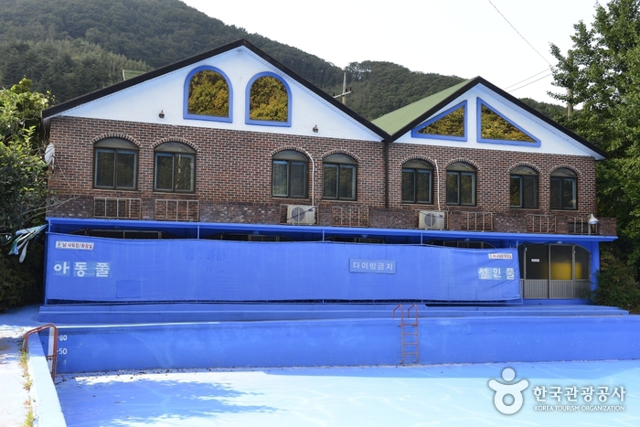 Yongin Leisure Pool (용인레저스포츠 야외수영장)