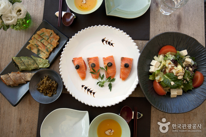 Sosohan Punggyeong (소소한 풍경)