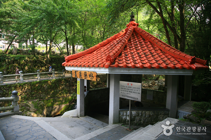 Hwaam Mineral Spring [National Geopark] (화암약수 (강원고생대 국가지질공원))