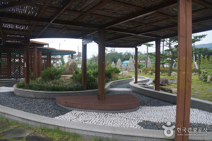 Cheoksan Hot Springs Zone (척산온천지구)