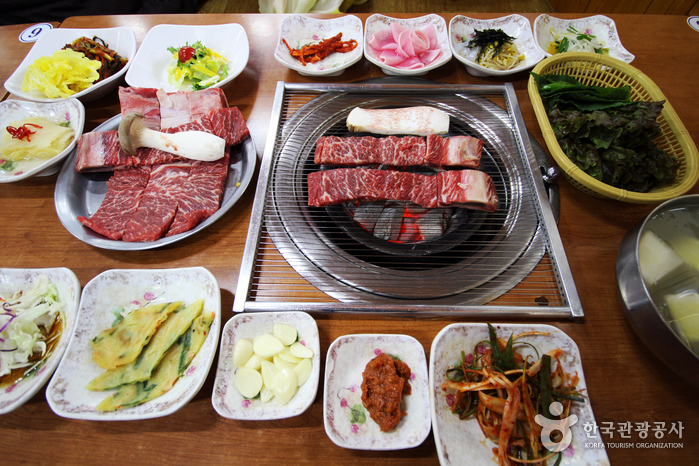Pocheon Idong Galbi Village (포천 이동갈비마을)
