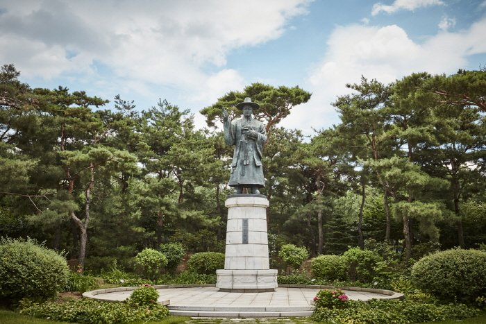 Jeoldusan Martyrs’ Shrine (절두산순교성지)