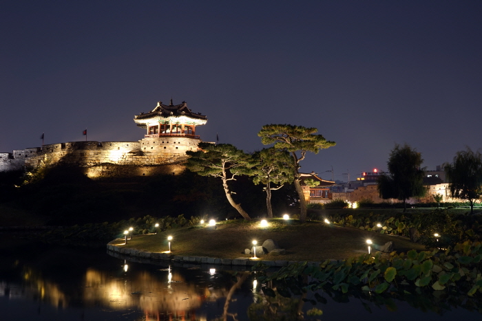 Suwon Hwaseong Special Tourist Zone (수원화성 관광특구)