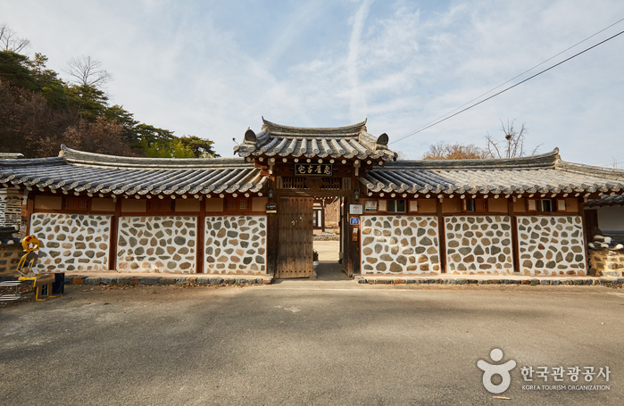 The Gwiae Traditional House (귀애고택)