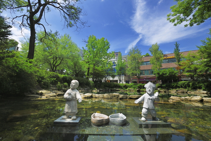 Hwangji Pond (황지연못)