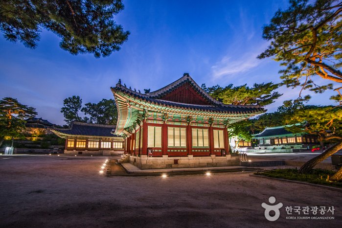 Changgyeonggung Palace (창경궁)