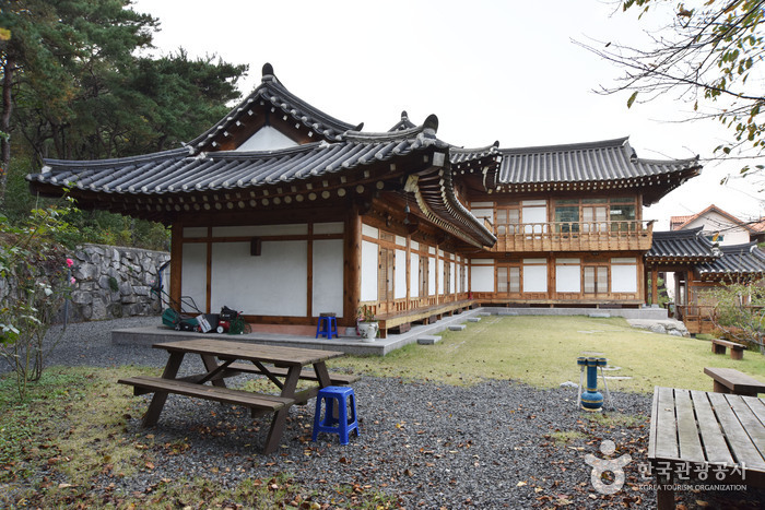 GyeongjuCheonnyeonhanok Pension (경주천년한옥펜션)