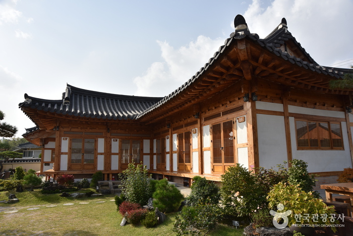 Cheonggong (청공한옥)